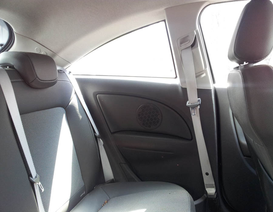 Vauxhall Corsa Design seat-belt-passenger-side-rear